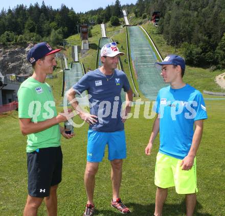 Schi Nordisch. Schispringen. Training OESV in der Villacher Alpenarena.  Gregor Schlierenzauer, Trainer Heinz Kuttin, Stefan Kraft. Villach, am 30.6.2015.
Foto: Kuess
---
pressefotos, pressefotografie, kuess, qs, qspictures, sport, bild, bilder, bilddatenbank