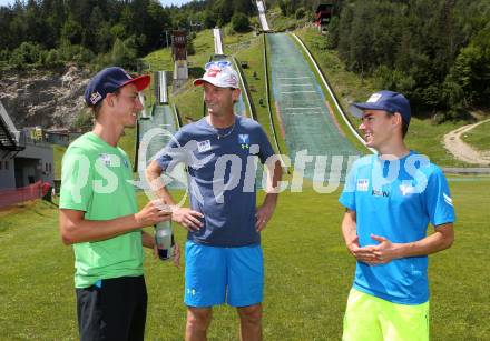 Schi Nordisch. Schispringen. Training OESV in der Villacher Alpenarena. Gregor Schlierenzauer, Trainer Heinz Kuttin, Stefan Kraft. Villach, am 30.6.2015.
Foto: Kuess
---
pressefotos, pressefotografie, kuess, qs, qspictures, sport, bild, bilder, bilddatenbank