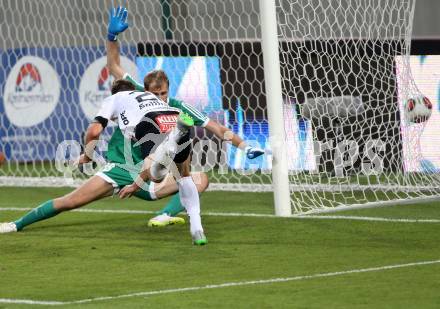 Fussball. UEFA Europa League 2015/2016. Second Qualifying Round. RZ Pellets WAC gegen FC Shakhtyor Soligorsk. Michael Sollbauer,  (WAC), Vladimir Bushma (Shakhtyor Soligorsk). Klagenfurt, am 23.7.2015.
Foto: Kuess
---
pressefotos, pressefotografie, kuess, qs, qspictures, sport, bild, bilder, bilddatenbank