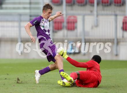 Fussball. Sky go Erste Liga. SK Austria Klagenfurt gegen FC Liefering. Patrik Eler,  (Klagenfurt), Ati Lawrence (Liefering). Klagenfurt, am 24.7.2015.
Foto: Kuess
---
pressefotos, pressefotografie, kuess, qs, qspictures, sport, bild, bilder, bilddatenbank