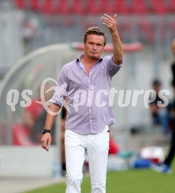 Fussball. Sky go Erste Liga. SK Austria Klagenfurt gegen FC Liefering. Trainer Manfred Bender (Klagenfurt). Klagenfurt, am 24.7.2015.
Foto: Kuess
---
pressefotos, pressefotografie, kuess, qs, qspictures, sport, bild, bilder, bilddatenbank