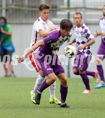 Fussball. Sky go Erste Liga. SK Austria Klagenfurt gegen FC Liefering. Christian Falk,  (Klagenfurt), Michael Brandner (Liefering). Klagenfurt, am 24.7.2015.
Foto: Kuess
---
pressefotos, pressefotografie, kuess, qs, qspictures, sport, bild, bilder, bilddatenbank