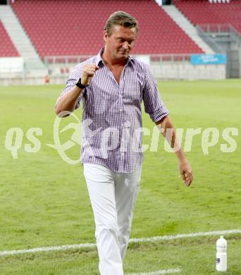 Fussball. Sky go Erste Liga. SK Austria Klagenfurt gegen FC Liefering. Jubel Trainer Manfred Bender (Klagenfurt). Klagenfurt, am 24.7.2015.
Foto: Kuess
---
pressefotos, pressefotografie, kuess, qs, qspictures, sport, bild, bilder, bilddatenbank