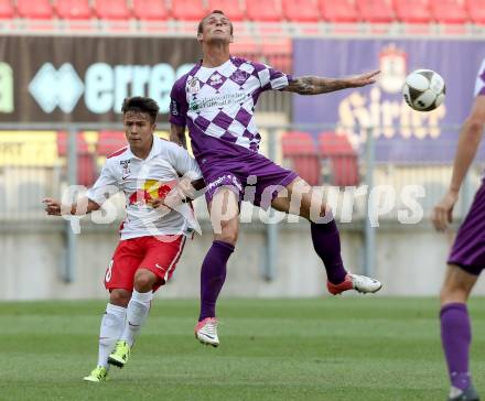 Fussball. Sky go Erste Liga. SK Austria Klagenfurt gegen FC Liefering. Rajko Rep,  (Klagenfurt), Elvis Osmani (Liefering). Klagenfurt, am 24.7.2015.
Foto: Kuess
---
pressefotos, pressefotografie, kuess, qs, qspictures, sport, bild, bilder, bilddatenbank