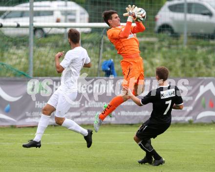 Fussball Regionalliga. Annabichler SV gegen RZ Pellets WAC Amateure.  Mustafa Nukic, (ASV), Marko Soldo, Raimund Valtiner (WAC). Annabichl, am 26.7.2015.
Foto: Kuess
---
pressefotos, pressefotografie, kuess, qs, qspictures, sport, bild, bilder, bilddatenbank