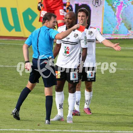 Fussball. Tipico Bundesliga. RZ Pellets WAC gegen FK Austria Wien. Rote Karte fuer De Oliveira Silvio Carlos, Schiedsrichter Dieter Muckenhammer (WAC). Wolfsberg, am 26.7.2015.
Foto: Kuess
Foto: Kuess

---
pressefotos, pressefotografie, kuess, qs, qspictures, sport, bild, bilder, bilddatenbank