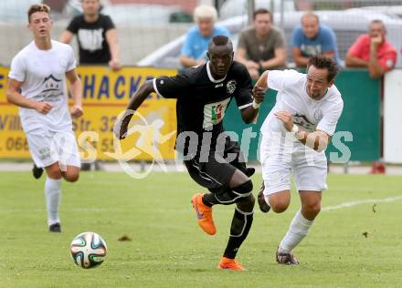 Fussball Regionalliga. Annabichler SV gegen RZ Pellets WAC Amateure.  Matthias Dollinger, (ASV), Bunabass Ceesay  (WAC). Annabichl, am 26.7.2015.
Foto: Kuess
---
pressefotos, pressefotografie, kuess, qs, qspictures, sport, bild, bilder, bilddatenbank