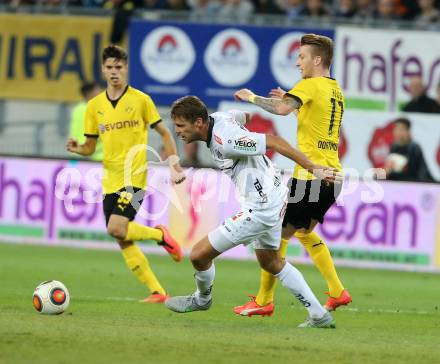 Fussball. UEFA Europa League 2015/2016. Third qualifying round. RZ Pellets WAC gegen Borussia Dortmund. Boris HUETTENBRENNER (WAC), Marco Reus (Dortmund). Klagenfurt, am 30.7.2015.
Foto: Kuess 
---
pressefotos, pressefotografie, kuess, qs, qspictures, sport, bild, bilder, bilddatenbank