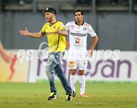 Fussball. UEFA Europa League 2015/2016. Third qualifying round. RZ Pellets WAC gegen Borussia Dortmund. Fan am Spielfeld (Dortmund). Klagenfurt, am 30.7.2015.
Foto: Kuess 
---
pressefotos, pressefotografie, kuess, qs, qspictures, sport, bild, bilder, bilddatenbank