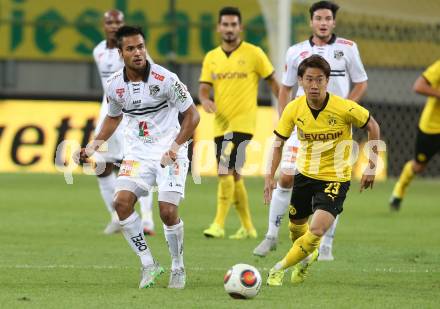 Fussball. UEFA Europa League 2015/2016. Third qualifying round. RZ Pellets WAC gegen Borussia Dortmund. Stephan Palla, (WAC),  Shinji Kagawa(Dortmund). Klagenfurt, am 30.7.2015.
Foto: Kuess 
---
pressefotos, pressefotografie, kuess, qs, qspictures, sport, bild, bilder, bilddatenbank