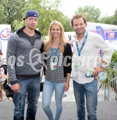 2015 CEV A1 Beachvolleyball Europameisterschaft. Michael Raffl (Philadelphia Flyers) mit Freundin, Peter Paco Wrolich. Klagenfurt, 2.8.2015.
Foto: Kuess
---
pressefotos, pressefotografie, kuess, qs, qspictures, sport, bild, bilder, bilddatenbank