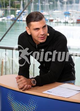 2015 CEV A1 Beachvolleyball Europameisterschaft. Fussball. Auslosung OEFB Samsung Cup. Aleksandar Dragovic (Dynamo Kiew). Klagenfurt, 2.8.2015
Foto: Kuess
---
pressefotos, pressefotografie, kuess, qs, qspictures, sport, bild, bilder, bilddatenbank