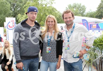 2015 CEV A1 Beachvolleyball Europameisterschaft. Michael Raffl (Philadelphia Flyers) mit Freundin, Peter Paco Wrolich. Klagenfurt, 2.8.2015.
Foto: Kuess
---
pressefotos, pressefotografie, kuess, qs, qspictures, sport, bild, bilder, bilddatenbank