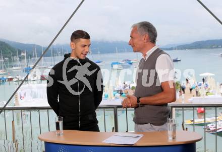 2015 CEV A1 Beachvolleyball Europameisterschaft. Fussball. Auslosung OEFB Samsung Cup. Aleksandar Dragovic (Dynamo Kiew), Rainer Pariasek. Klagenfurt, 2.8.2015
Foto: Kuess
---
pressefotos, pressefotografie, kuess, qs, qspictures, sport, bild, bilder, bilddatenbank