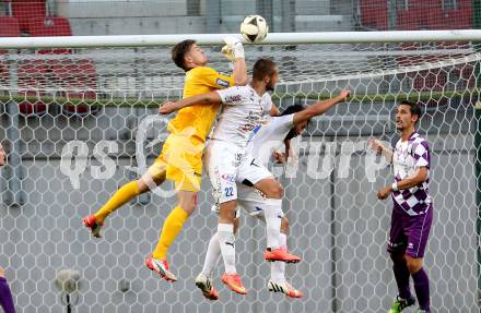 Fussball. Sky go Erste Liga. SK Austria Klagenfurt gegen Floridsdorfer AC.  Filip Dmitrovic,  (Austria), Marko Brekalo, Mehmet Suetcue (FAC). KLagenfurt, am 4.8.2015.
Foto: Kuess
---
pressefotos, pressefotografie, kuess, qs, qspictures, sport, bild, bilder, bilddatenbank