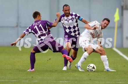 Fussball. Sky go Erste Liga. SK Austria Klagenfurt gegen Floridsdorfer AC.  Rajko Rep, Christian Prawda,  (Austria), Martin Stehlik (FAC). KLagenfurt, am 4.8.2015.
Foto: Kuess
---
pressefotos, pressefotografie, kuess, qs, qspictures, sport, bild, bilder, bilddatenbank