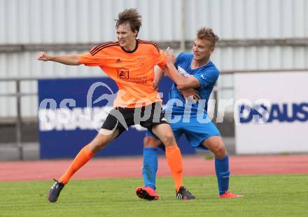 Fussball Unterliga West. VSV gegen Dellach/Drau.  Osman Osmancevic,  (VSV), Christoph Alfred Resei (Dellach). Villach Lind, am 1.8.2015.
Foto: Kuess
---
pressefotos, pressefotografie, kuess, qs, qspictures, sport, bild, bilder, bilddatenbank