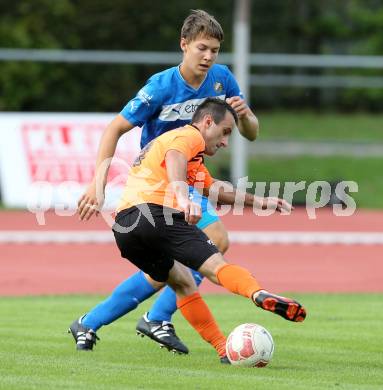 Fussball Unterliga West. VSV gegen Dellach/Drau. Simon Peter Suprun,  (VSV), Amer Jukan (Dellach). Villach Lind, am 1.8.2015.
Foto: Kuess
---
pressefotos, pressefotografie, kuess, qs, qspictures, sport, bild, bilder, bilddatenbank