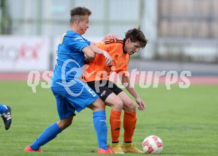 Fussball Unterliga West. VSV gegen Dellach/Drau.  Osman Osmancevic,  (VSV), Thomas Schaunig (Dellach). Villach Lind, am 1.8.2015.
Foto: Kuess
---
pressefotos, pressefotografie, kuess, qs, qspictures, sport, bild, bilder, bilddatenbank