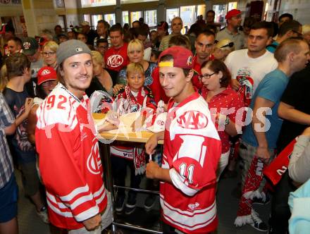 EBEL. Eishockey Bundesliga. Schautraining, Autogrammstunde KAC.  Markus Poeck, Daniel Ban. Klagenfurt, am 6.8.2015.
Foto: Kuess
---
pressefotos, pressefotografie, kuess, qs, qspictures, sport, bild, bilder, bilddatenbank