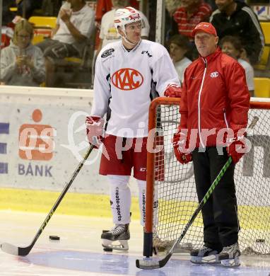 EBEL. Eishockey Bundesliga. Schautraining, Autogrammstunde KAC.   Jonas Nordqvist, Trainer Doug Mason. Klagenfurt, am 6.8.2015.
Foto: Kuess
---
pressefotos, pressefotografie, kuess, qs, qspictures, sport, bild, bilder, bilddatenbank