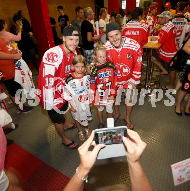 EBEL. Eishockey Bundesliga. Schautraining, Autogrammstunde KAC.  Stephan und Manuel Geier. Klagenfurt, am 6.8.2015.
Foto: Kuess
---
pressefotos, pressefotografie, kuess, qs, qspictures, sport, bild, bilder, bilddatenbank