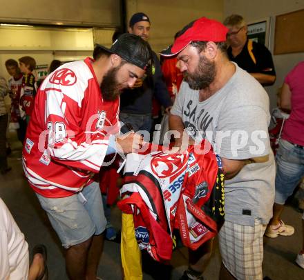 EBEL. Eishockey Bundesliga. Schautraining, Autogrammstunde KAC.  Martin Schumnig. Klagenfurt, am 6.8.2015.
Foto: Kuess
---
pressefotos, pressefotografie, kuess, qs, qspictures, sport, bild, bilder, bilddatenbank