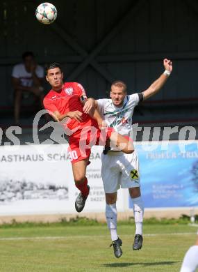 Fussball Kaerntner Liga. ATUS Ferlach gegen VST Voelkermarkt. Lukas Jaklitsch (Ferlach), Mario Presterl (Voelkermarkt). Ferlach, am 9.8.2015.
Foto: Kuess
---
pressefotos, pressefotografie, kuess, qs, qspictures, sport, bild, bilder, bilddatenbank