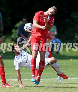 Fussball Kaerntner Liga. ATUS Ferlach gegen VST Voelkermarkt. Alexander Krainer (Ferlach), Fabian Ladinig (Voelkermarkt). Ferlach, am 9.8.2015.
Foto: Kuessr
---
pressefotos, pressefotografie, kuess, qs, qspictures, sport, bild, bilder, bilddatenbank