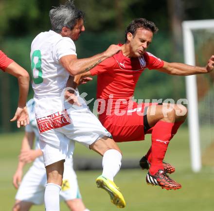 Fussball Kaerntner Liga. ATUS Ferlach gegen VST Voelkermarkt. Ernst Golautschnig (Ferlach), Thomas Riedl (Voelkermarkt). Ferlach, am 9.8.2015.
Foto: Kuess
---
pressefotos, pressefotografie, kuess, qs, qspictures, sport, bild, bilder, bilddatenbank