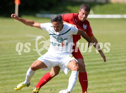 Fussball Kaerntner Liga. ATUS Ferlach gegen VST Voelkermarkt. Thomas Waldhauser (Ferlach), Thomas Riedl (Voelkermarkt). Ferlach, am 9.8.2015.
Foto: Kuess
---
pressefotos, pressefotografie, kuess, qs, qspictures, sport, bild, bilder, bilddatenbank