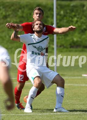 Fussball Kaerntner Liga. ATUS Ferlach gegen VST Voelkermarkt. Alexander Krainer (Ferlach), Christopher Sauerschnig (Voelkermarkt). Ferlach, am 9.8.2015.
Foto: Kuess
---
pressefotos, pressefotografie, kuess, qs, qspictures, sport, bild, bilder, bilddatenbank