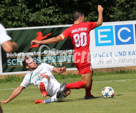 Fussball Kaerntner Liga. ATUS Ferlach gegen VST Voelkermarkt. Lukas Jaklitsch (Ferlach), Fabian Ladinig (Voelkermarkt). Ferlach, am 9.8.2015.
Foto: Kuess
---
pressefotos, pressefotografie, kuess, qs, qspictures, sport, bild, bilder, bilddatenbank