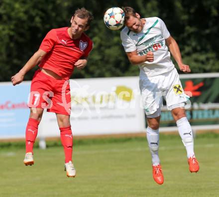 Fussball Kaerntner Liga. ATUS Ferlach gegen VST Voelkermarkt. Martin Trattnig (Ferlach), Fabian Ladinig(Voelkermarkt). Ferlach, am 9.8.2015.
Foto: Kuess
---
pressefotos, pressefotografie, kuess, qs, qspictures, sport, bild, bilder, bilddatenbank