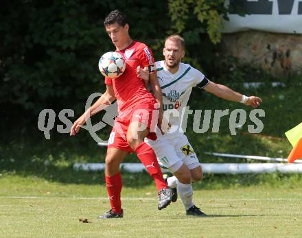 Fussball Kaerntner Liga. ATUS Ferlach gegen VST Voelkermarkt. Lukas Jaklitsch (Ferlach), Mario Presterl (Voelkermarkt). Ferlach, am 9.8.2015.
Foto: Kuess
---
pressefotos, pressefotografie, kuess, qs, qspictures, sport, bild, bilder, bilddatenbank