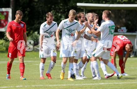 Fussball Kaerntner Liga. ATUS Ferlach gegen VST Voelkermarkt. Torjubel (Voelkermarkt). Ferlach, am 9.8.2015.
Foto: Kuess
---
pressefotos, pressefotografie, kuess, qs, qspictures, sport, bild, bilder, bilddatenbank