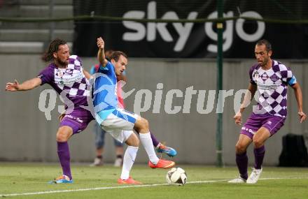 Fussball. Sky go Erste Liga. SK Austria Klagenfurt gegen SC Wiener Neustadt. Matthias Sereinig, Christian Prawda, (Klagenfurt), Julian Salamon  (Wiener Neustadt). Klagenfurt, am 14.8.2015.
Foto: Kuess
---
pressefotos, pressefotografie, kuess, qs, qspictures, sport, bild, bilder, bilddatenbank