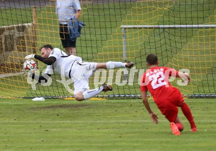 Fussball. Kaerntner Liga. Koettmannsdorf gegen Atus Ferlach. Alexander Schenk (Koettmannsdorf), Petar Maric (Atus Ferlach). Koettmannsdorf, 15.8.2015.
Foto: Kuess
---
pressefotos, pressefotografie, kuess, qs, qspictures, sport, bild, bilder, bilddatenbank