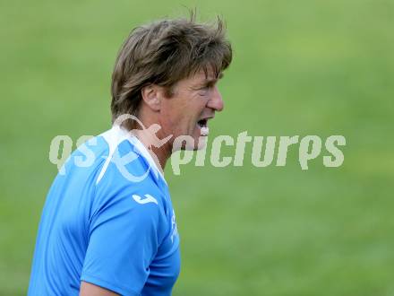 Fussball 1. Klasse D. DSG Ferlach gegen St. Margareten/Rosental. Trainer Benno Germadnig (Ferlach). Unterbergen, am 14.8.2015.
Foto: Kuess
---
pressefotos, pressefotografie, kuess, qs, qspictures, sport, bild, bilder, bilddatenbank