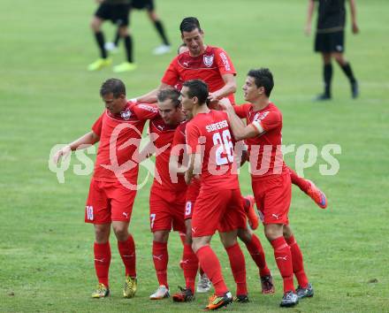 Fussball. Kaerntner Liga. Koettmannsdorf gegen Atus Ferlach.Torjubel Ernst Golautschnig (Atus Ferlach). Koettmannsdorf, 15.8.2015.
Foto: Kuess
---
pressefotos, pressefotografie, kuess, qs, qspictures, sport, bild, bilder, bilddatenbank