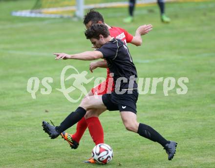 Fussball. Kaerntner Liga. Koettmannsdorf gegen Atus Ferlach. Jakob Orgonyi (Koettmannsdorf), Martin Sustersic (Atus Ferlach). Koettmannsdorf, 15.8.2015.
Foto: Kuess
---
pressefotos, pressefotografie, kuess, qs, qspictures, sport, bild, bilder, bilddatenbank