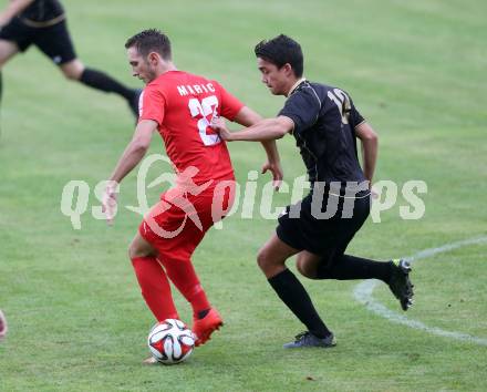 Fussball. Kaerntner Liga. Koettmannsdorf gegen Atus Ferlach. Dominik Kruschitz (Koettmannsdorf), Petar Maric (Atus Ferlach). Koettmannsdorf, 15.8.2015.
Foto: Kuess
---
pressefotos, pressefotografie, kuess, qs, qspictures, sport, bild, bilder, bilddatenbank