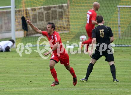 Fussball. Kaerntner Liga. Koettmannsdorf gegen Atus Ferlach.Torjubel  Ernst Golautschnig (Atus Ferlach). Koettmannsdorf, 15.8.2015.
Foto: Kuess
---
pressefotos, pressefotografie, kuess, qs, qspictures, sport, bild, bilder, bilddatenbank