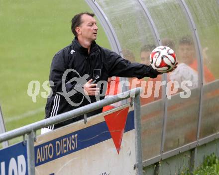 Fussball. Kaerntner Liga. Koettmannsdorf gegen Atus Ferlach. trainer Rudolf Perz (Koettmannsdorf). Koettmannsdorf, 15.8.2015.
Foto: Kuess
---
pressefotos, pressefotografie, kuess, qs, qspictures, sport, bild, bilder, bilddatenbank