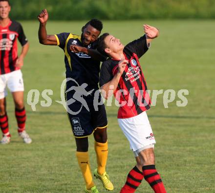 Fussball 1. Klasse D. DSG Ferlach gegen St. Margareten/Rosental. Makanda Christian Mpaka,  (Ferlach), Peter Sagmeister (St.Margarethen). Unterbergen, am 14.8.2015.
Foto: Kuess
---
pressefotos, pressefotografie, kuess, qs, qspictures, sport, bild, bilder, bilddatenbank