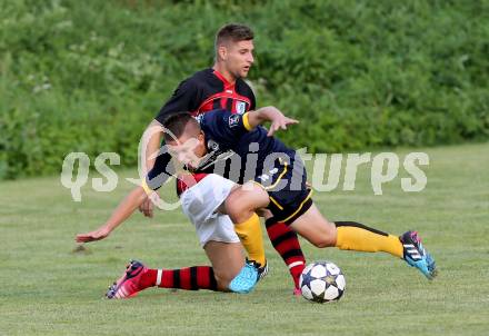 Fussball 1. Klasse D. DSG Ferlach gegen St. Margareten/Rosental. Daniel Benjamin Apachou, (Ferlach), Gregor Zugelj (St.Margarethen). Unterbergen, am 14.8.2015.
Foto: Kuess
---
pressefotos, pressefotografie, kuess, qs, qspictures, sport, bild, bilder, bilddatenbank