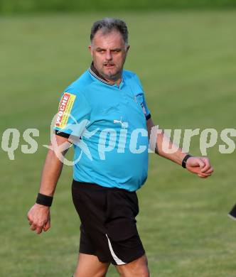 Fussball 1. Klasse D. DSG Ferlach gegen St. Margareten/Rosental. Schiedsrichter Guenther Stampfer. Unterbergen, am 14.8.2015.
Foto: Kuess
---
pressefotos, pressefotografie, kuess, qs, qspictures, sport, bild, bilder, bilddatenbank