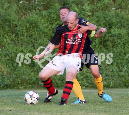 Fussball 1. Klasse D. DSG Ferlach gegen St. Margareten/Rosental. Thomas Schmautz, (Ferlach), Hannes Doujak  (St.Margarethen). Unterbergen, am 14.8.2015.
Foto: Kuess
---
pressefotos, pressefotografie, kuess, qs, qspictures, sport, bild, bilder, bilddatenbank