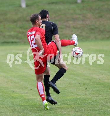 Fussball. Kaerntner Liga. Koettmannsdorf gegen Atus Ferlach. Stephan Buergler (Koettmannsdorf), Alexander Krainer (Atus Ferlach). Koettmannsdorf, 15.8.2015.
Foto: Kuess
---
pressefotos, pressefotografie, kuess, qs, qspictures, sport, bild, bilder, bilddatenbank