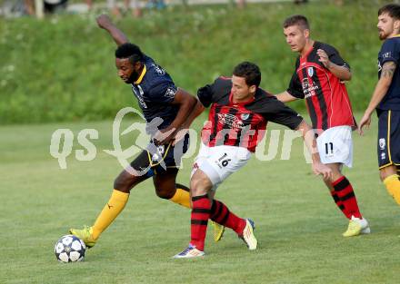 Fussball 1. Klasse D. DSG Ferlach gegen St. Margareten/Rosental. Makanda Christian Mpaka, (Ferlach), Peter Sagmeister (St.Margarethen). Unterbergen, am 14.8.2015.
Foto: Kuess
---
pressefotos, pressefotografie, kuess, qs, qspictures, sport, bild, bilder, bilddatenbank